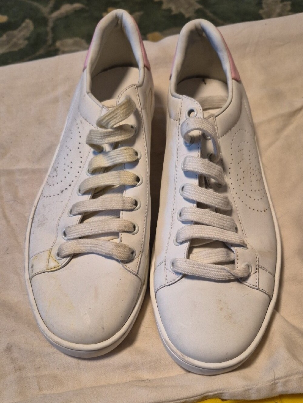 Gucci White Leather Sneakers with Pink Heel Tab - Picture 4 of 8